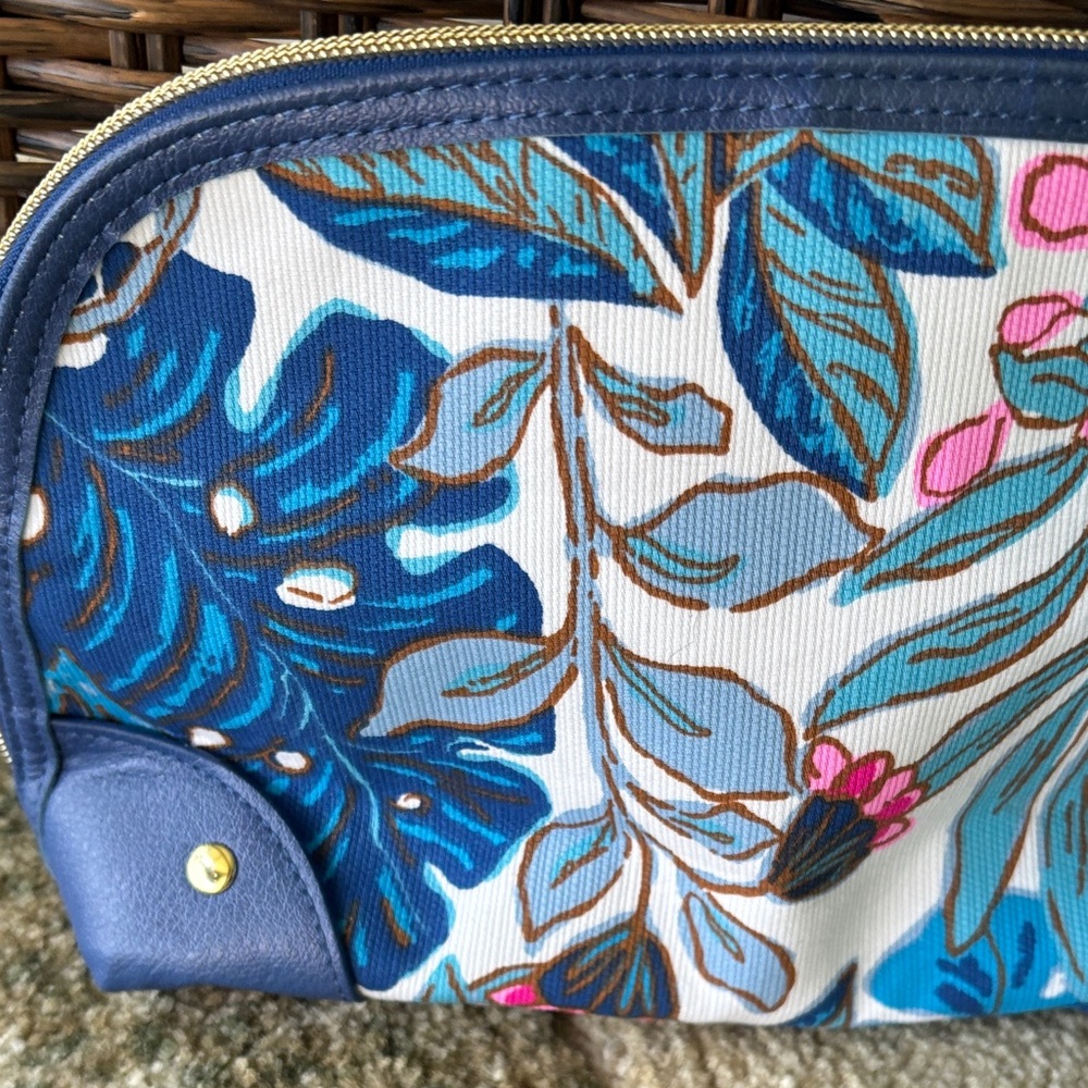 NWT Lilly Pulitzer Blue and White Pouch - Picture 4 of 12